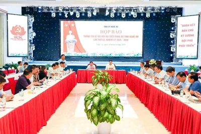 Quang cảnh buổi họp báo.