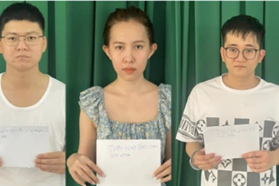 Bị cáo Bùi Trung Đức (trái) cùng các đồng phạm tại thời điểm bị bắt.