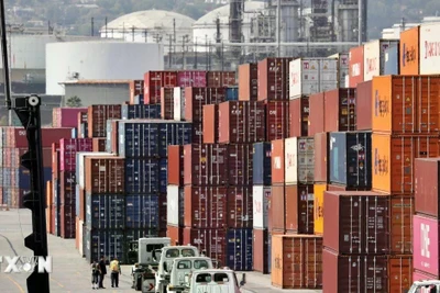 Cảng hàng hóa Long Beach, Mỹ. (Ảnh: THX/TTXVN)