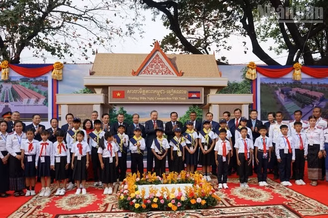 Tổng Bí thư Tô Lâm cùng Đoàn đại biểu cấp cao Việt Nam và Chủ tịch Đảng Nhân Dân Campuchia, Chủ tịch Thượng viện Campuchia Hun Sen dự Lễ khởi công xây dựng Trường Hữu nghị Campuchia-Việt Nam tại Phnom Penh tháng 2/2026. (Ảnh: ĐINH TRƯỜNG)