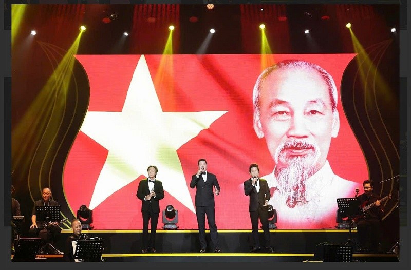 Tam ca nhạc đỏ để lại dấu ấn sâu đậm trong lòng khán giả với những ca khúc cách mạng. 51.jpg
