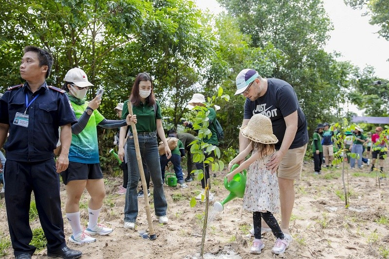 Chiến dịch "Trồng rừng giữ nước mùa mưa" thể hiện trách nhiệm của doanh nghiệp với cộng đồng. z6672426993991-b1051761f2a4b1ab244251f723fbae4f.jpg