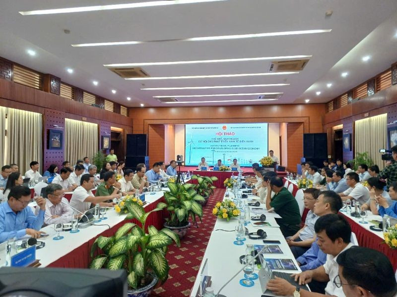 Các đại biểu tham dự Hội thảo. z6677246463423-35f692e2dba0c166940d65acbc8c75e7.jpg