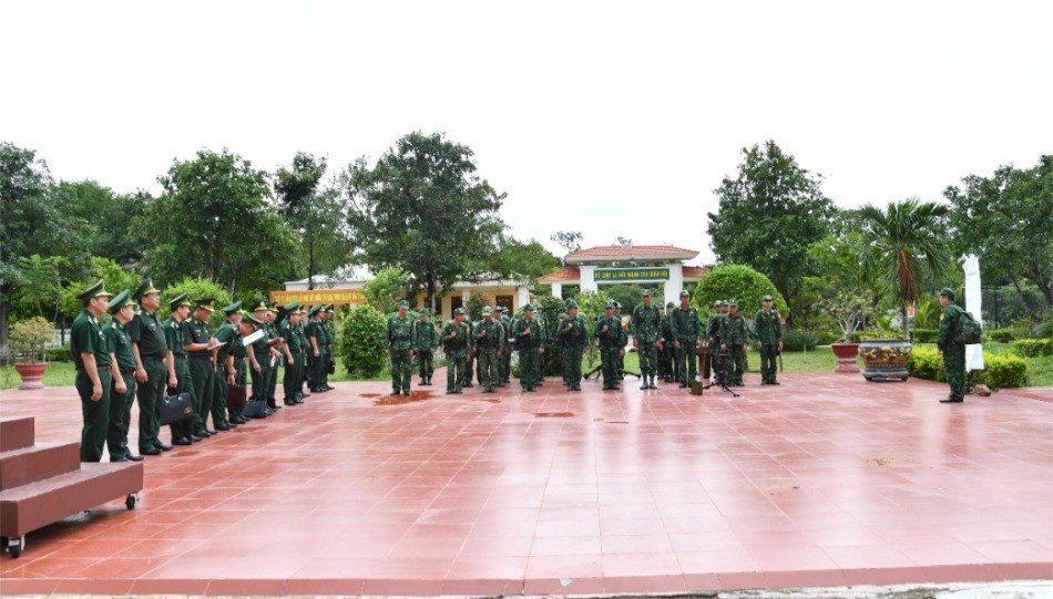 Thiếu tướng Hoàng Hữu Chiến kiểm tra xử lý tình huống trong quản lý, bảo vệ biên giới quốc gia. img-0759-2723.jpg