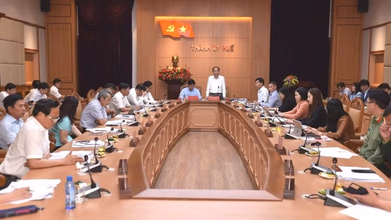 Đoàn kiểm tra, giám sát số 21 do Ủy viên Bộ Chính trị, Bộ trưởng Ngoại giao Lê Hoài Trung làm Trưởng đoàn.