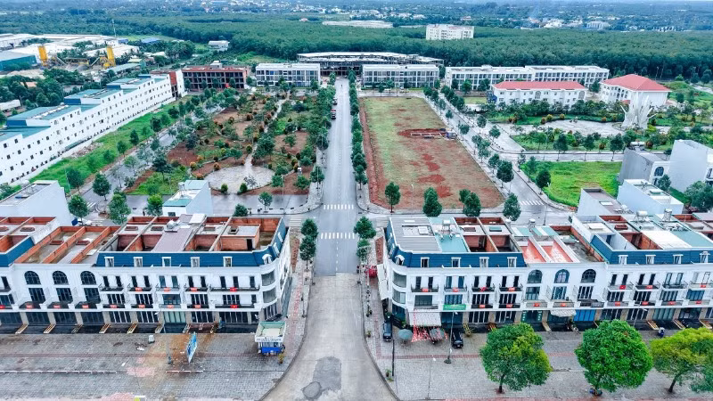 Một góc Khu đô thị Ân Phú trên đường Hà Huy Tập (Buôn Ma Thuột, tỉnh Đắk Lắk) do Công ty cổ phần Đầu tư-Phát triển Đô thị Ân Phú đầu tư đang trong quá trình hoàn thiện.