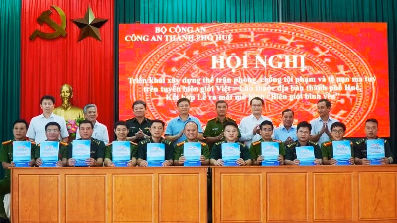 Tại lễ ký kết quy chế phối hợp giữa các lực lượng trong công tác phòng ngừa, đấu tranh phòng, chống tội phạm về ma tuý ở khu vực biên giới Việt-Lào. (Ảnh: CTV)