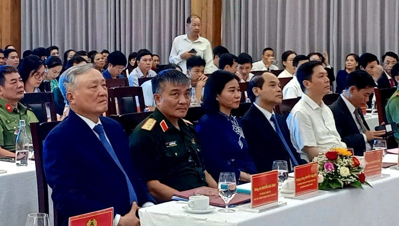 Phó Thủ tướng Thường trực Nguyễn Hòa Bình cùng lãnh đạo các Bộ, ngành của Trung ương tham dự Ngày hội. f.jpg