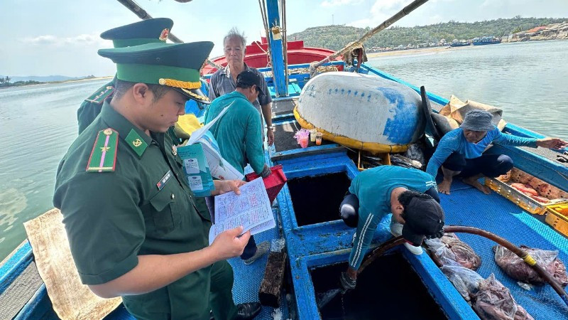 Đồn Biên phòng An Hải đẩy mạnh công tác tuần tra, kiểm soát và tuyên truyền đối với ngư dân. img-0754-4446.jpg