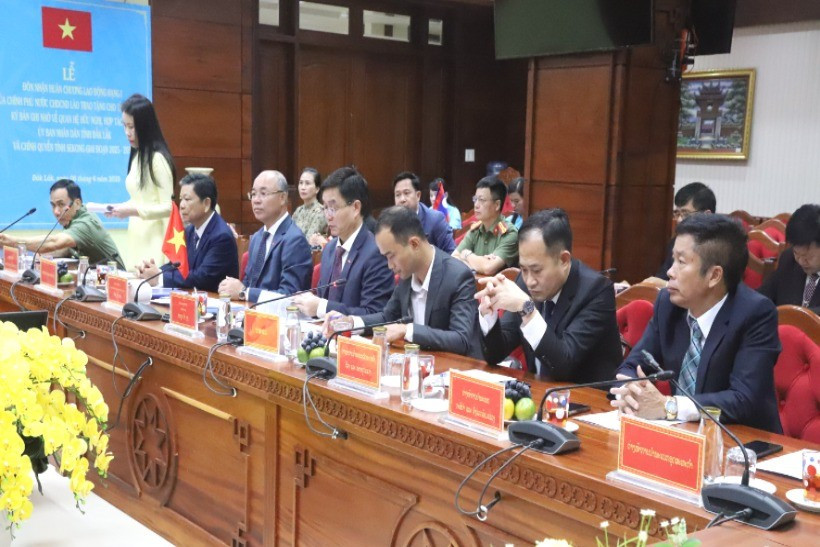 Đoàn đại biểu của tỉnh Đắk Lắk dự buổi lễ. img-9721-3251.jpg