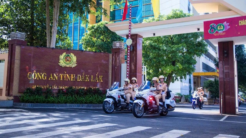 Lực lượng Cảnh sát giao thông, Công an tỉnh Đắk Lắk ra quân kiểm soát, xử lý các phương tiện vi phạm.