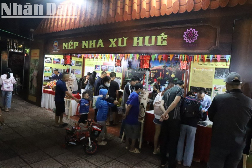 Ngày hội còn giới thiệu, trưng bày và bán sản phẩm, kích cầu tiêu dùng năm 2025. img-0677-8771.jpg