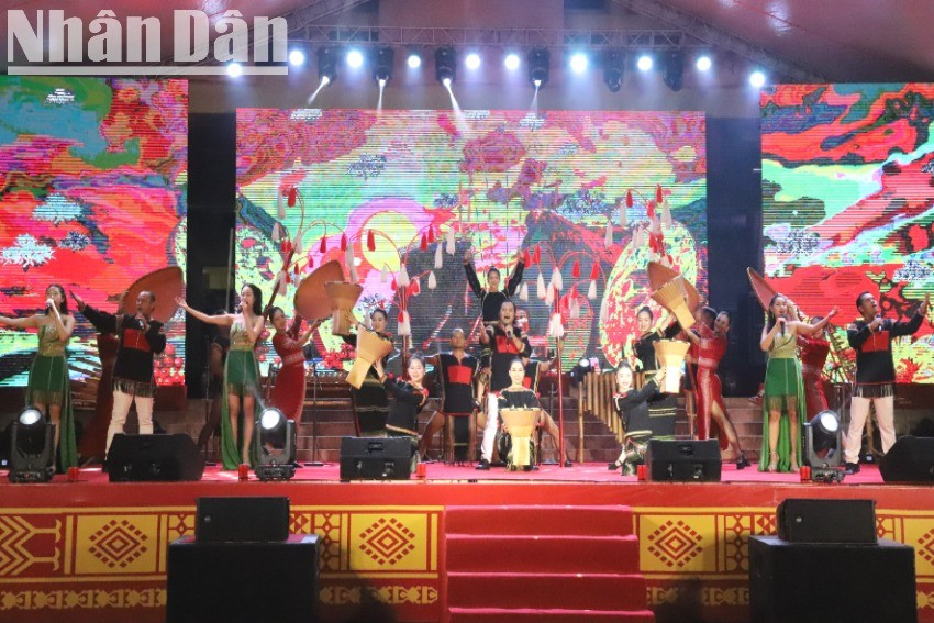 Chương trình nghệ thuật chào mừng Lễ khai mạc Ngày hội Gia đình Việt Nam năm 2025. img-0634-5825.jpg