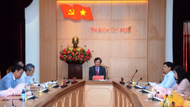 Bí thư Thành ủy Lê Trường Lưu chủ trì và phát biểu tại buổi trao quyết định. 2.jpg