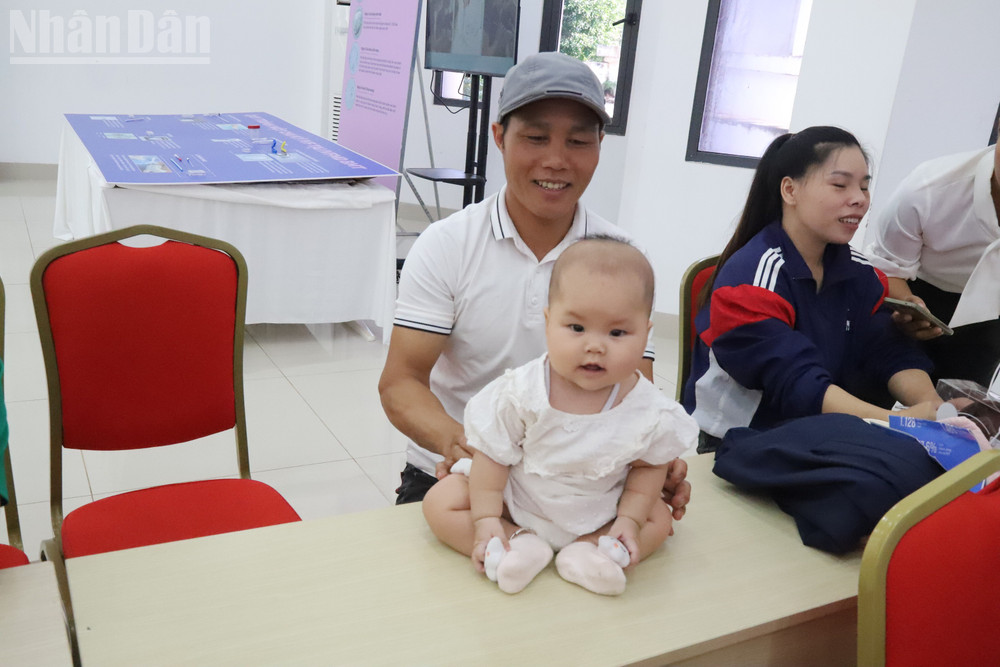 Một em bé chào đời bằng thụ tinh trong ống nghiệm mạnh khỏe và kháu khỉnh. ndo_tl_img-2342.jpg