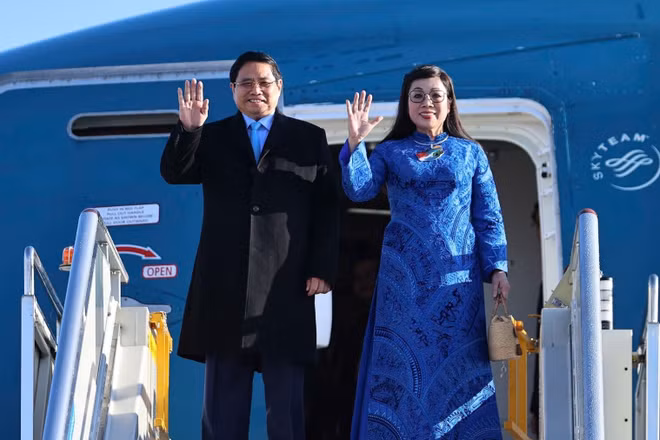 Thủ tướng Phạm Minh Chính và Phu nhân tới Johannesburg bắt đầu tham dự Hội nghị thượng định G20 và hoạt động song phương tại Nam Phi. (Ảnh: VGP/Nhật Bắc)
