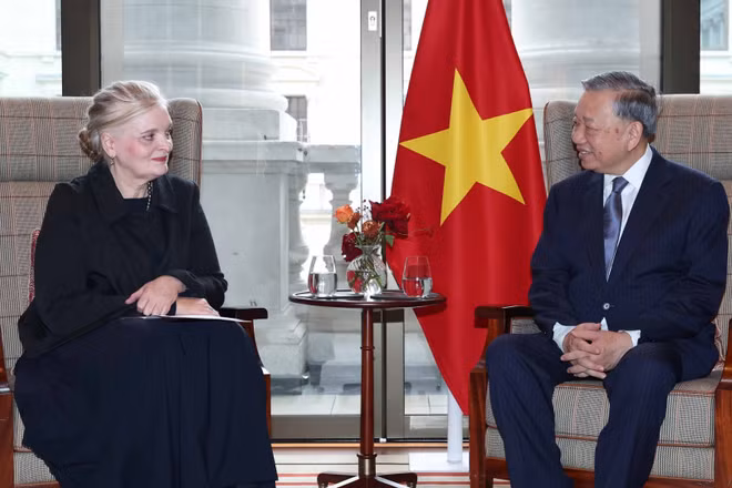 Tổng Bí thư Tô Lâm tiếp bà Helen Wilson, Phó Chủ tịch cấp cao Tập đoàn toàn cầu Rolls-Royce. (Ảnh: TTXVN) 