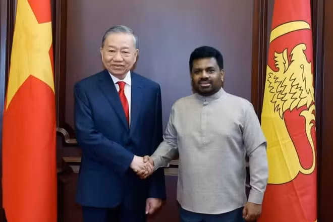Tổng thống Sri Lanka Anura Kumara Dissanayake đón Tổng Bí thư, Chủ tịch nước Tô Lâm. (Ảnh: Thống Nhất/TTXVN)