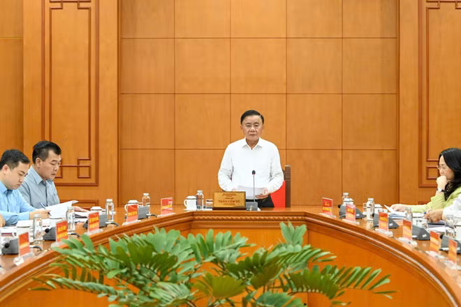 Thường trực Ban Bí thư Trần Cẩm Tú chủ trì giao ban công tác quý III/2025. (Ảnh: DUY LINH)