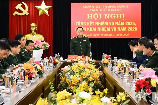 Đại tướng Nguyễn Trọng Nghĩa chủ trì hội nghị Ban Chỉ đạo 35 Quân ủy Trung ương tổng kết nhiệm vụ năm 2025 và triển khai nhiệm vụ năm 2026. (Ảnh: Quân đội nhân dân)