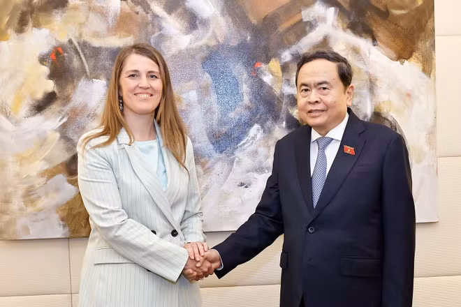 Chủ tịch Quốc hội Trần Thanh Mẫn tiếp Chủ tịch Nhóm Nghị sĩ Hữu nghị Italia-Việt Nam Chiara Gribaudo. (Ảnh: Doãn Tấn/TTXVN)