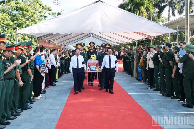 Tuyên Quang tổ chức Lễ truy điệu và an táng hài cốt liệt sĩ.