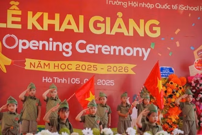 Lễ khai giảng năm học mới được các trường học ở Hà Tĩnh tổ chức trang trọng, ý nghĩa.
