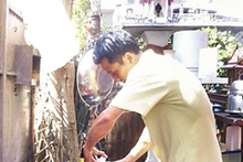 Chấp nhận mọi sự nhọc nhằn vì áp lực mưu sinh.