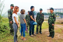 Đồn Biên phòng Bắc Sơn, BĐBP Quảng Ninh bắt giữ hai đối tượng mua bán người qua biên giới.