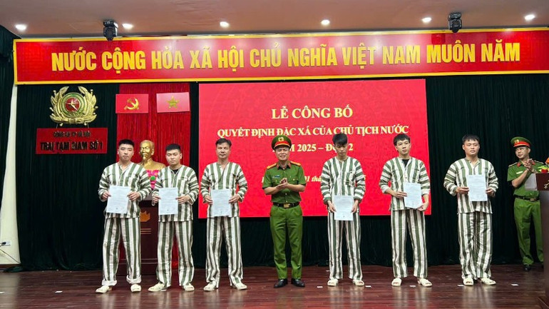 Những cá nhân cải tạo tốt được nhận Quyết định đặc xá của Chủ tịch nước đợt 2 năm 2025. z6966090414069-8f0287653340dd530c4f5984bb0057f1-178.jpg