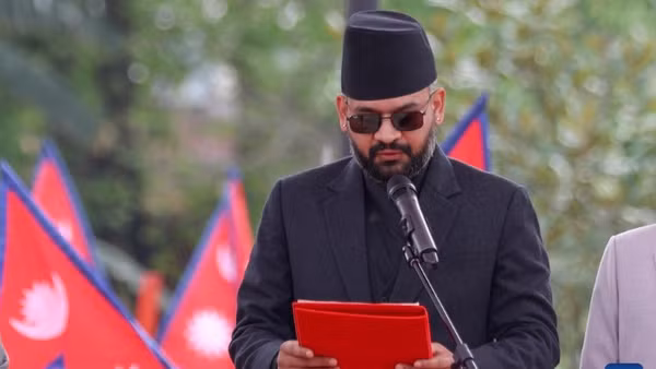 Ông Balendra Shah tuyên thệ nhậm chức Thủ tướng Nepal. (Ảnh: Xinhua)