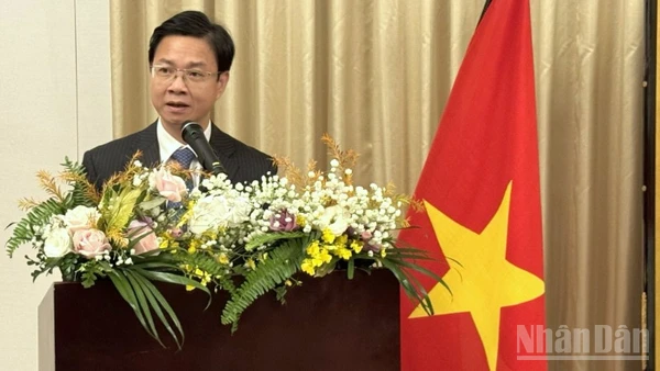 Thứ trưởng Ngoại giao Ngô Lê Văn phát biểu tại buổi lễ. (Ảnh: TRUNG HƯNG)