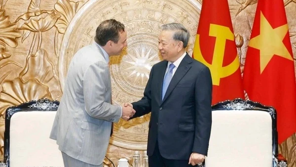 Tổng Bí thư Tô Lâm tiếp ông Scott Strazik, Chủ tịch kiêm Tổng Giám đốc điều hành Tập đoàn GE Vernova. (Ảnh: TTXVN)