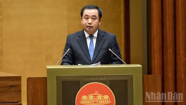 Bộ trưởng Nông nghiệp và Môi trường Trần Đức Thắng phát biểu giải trình vấn đề đại biểu Quốc hội nêu. (Ảnh: DUY LINH)