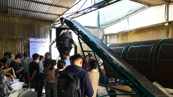 Mô hình lò khí hóa tận dụng phế phẩm nông nghiệp được đông đảo bà con nông dân hưởng ứng. (Ảnh: Helvetas Việt Nam)