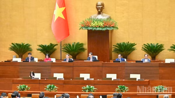 Quang cảnh phiên họp của Quốc hội sáng 11/12. (Ảnh: DUY LINH)