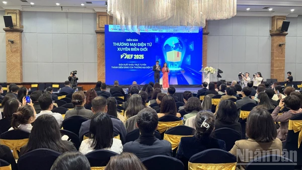 Toàn cảnh diễn đàn. (Ảnh: TRUNG HƯNG)