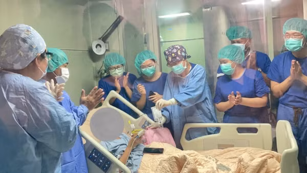 Bệnh nhi được điều trị thành công theo liệu pháp CAR-T cell. (Ảnh: BVCC)