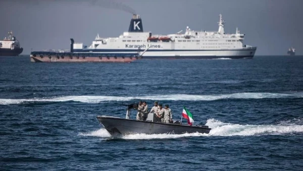 Binh sĩ Iran tuần tra eo biển Hormuz ở miền nam Iran. (Ảnh minh họa: Xinhua)