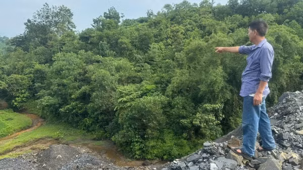 Nguồn dẫn nước về thôn Minh Thượng, xã Bắc Quang chảy qua khu vực đổ thải dự án cao tốc Tuyên Quang-Hà Giang.