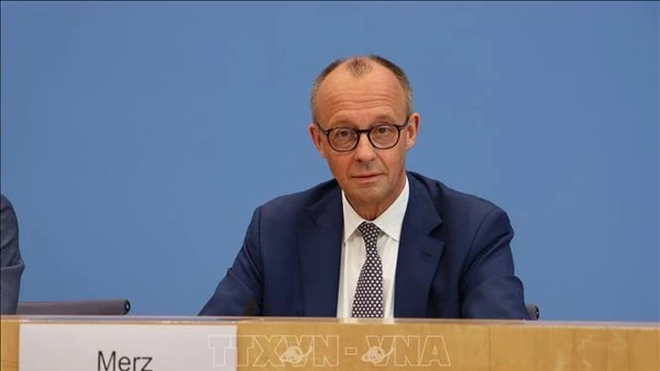 Thủ tướng Đức Friedrich Merz phát biểu trong một cuộc họp báo tại thủ đô Berlin. (Ảnh: THX/TTXVN)