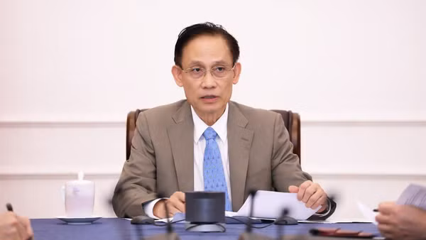 Ủy viên Bộ Chính trị, Bộ trưởng Ngoại giao Lê Hoài Trung điện đàm với Bộ trưởng Ngoại giao Philippines Maria Theresa Lazaro. (Ảnh: Báo Thế giới và Việt Nam)