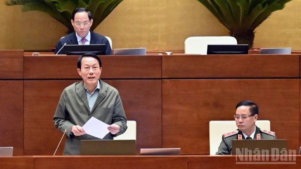 Bộ trưởng Công an Lương Tam Quang phát biểu giải trình, làm rõ một số nội dung đại biểu Quốc hội quan tâm. (Ảnh: DUY LINH)