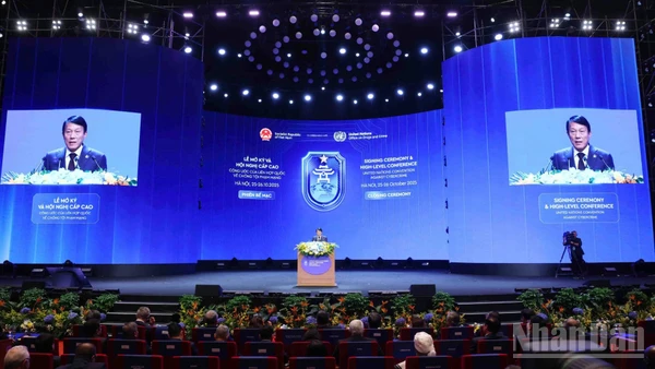 Bộ trưởng Công an Lương Tam Quang phát biểu bế mạc Lễ mở ký Công ước Hà Nội. (Ảnh: THỦY NGUYÊN)