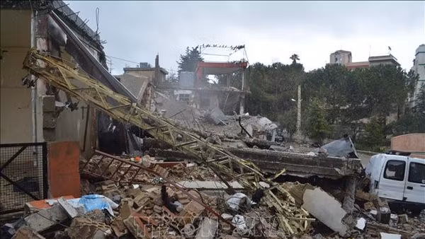 Cảnh đổ nát sau cuộc không kích của Israel tại Mashgharah, Liban. Ảnh: THX/TTXVN