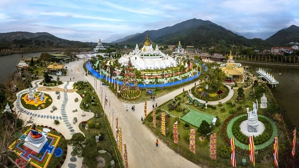 Quần thể Đại Bảo Tháp Mandala Tây Thiên. (Ảnh: BTC)