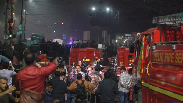 Hiện trường vụ nổ xe gần Pháo đài đỏ ở New Delhi, Ấn Độ, ngày 10/11/2025. (Ảnh: Xinhua)