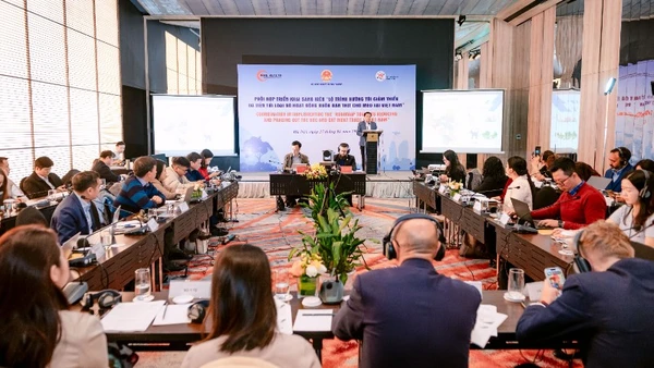 Quang cảnh cuộc họp.