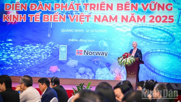 Đại sứ Na Uy tại Việt Nam, bà Hilde Solbakken phát biểu tại diễn đàn. (Ảnh: THÀNH ĐẠT)