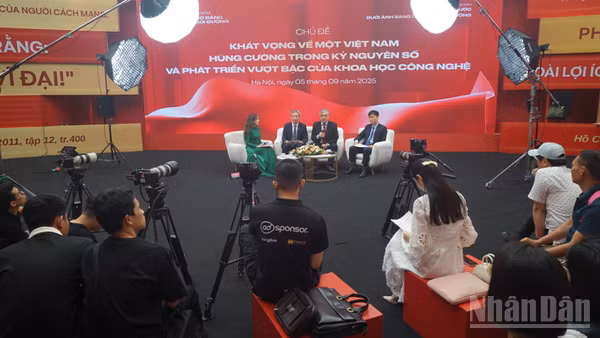 Tọa đàm “Khát vọng về một Việt Nam hùng cường trong kỷ nguyên số và phát triển vượt bậc của khoa học-công nghệ”. (Ảnh: TRUNG HƯNG)